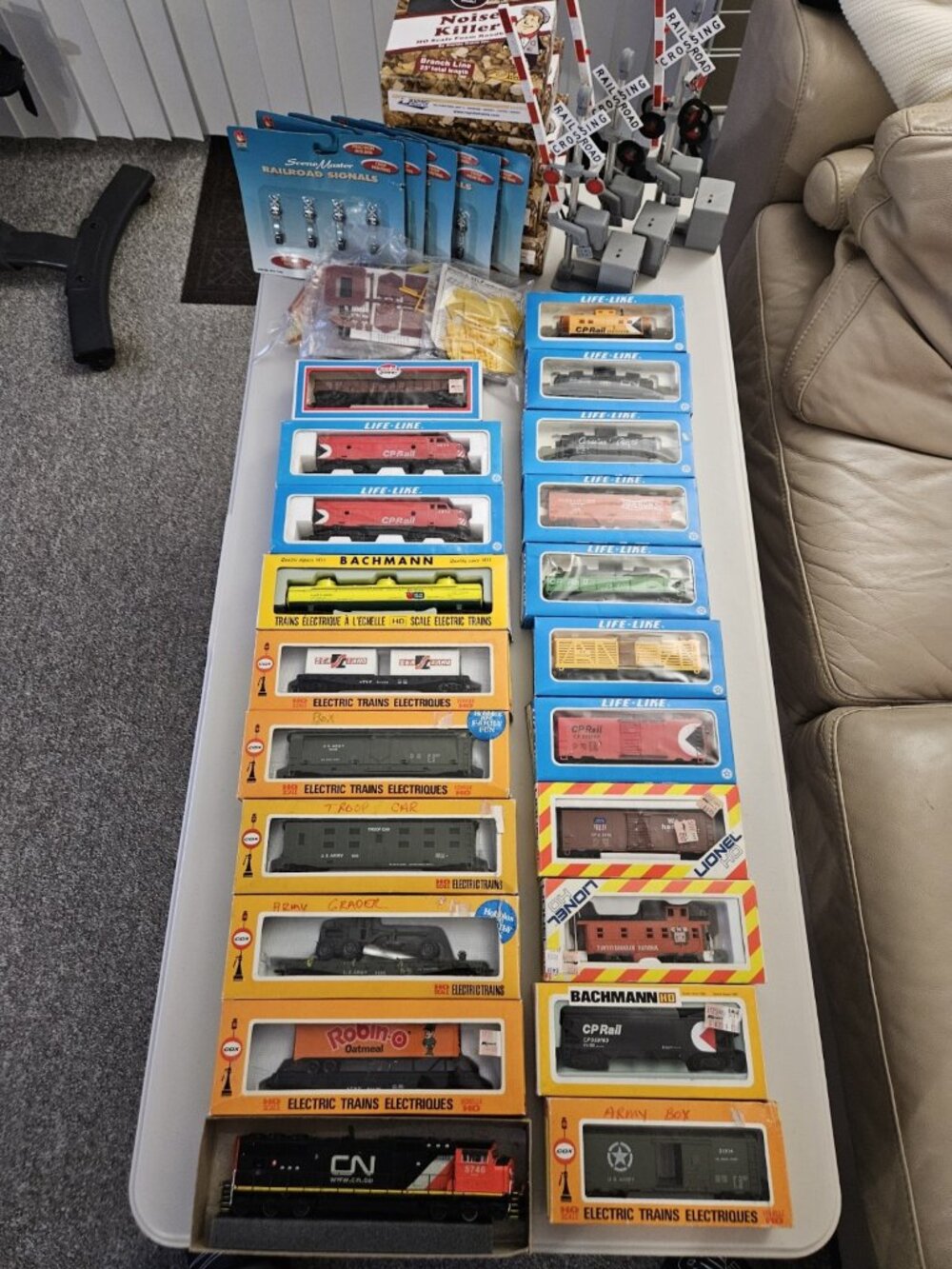 HO Scale Model Train Collectibles Lot CN CP Rail Athearn Life-Like Lionel